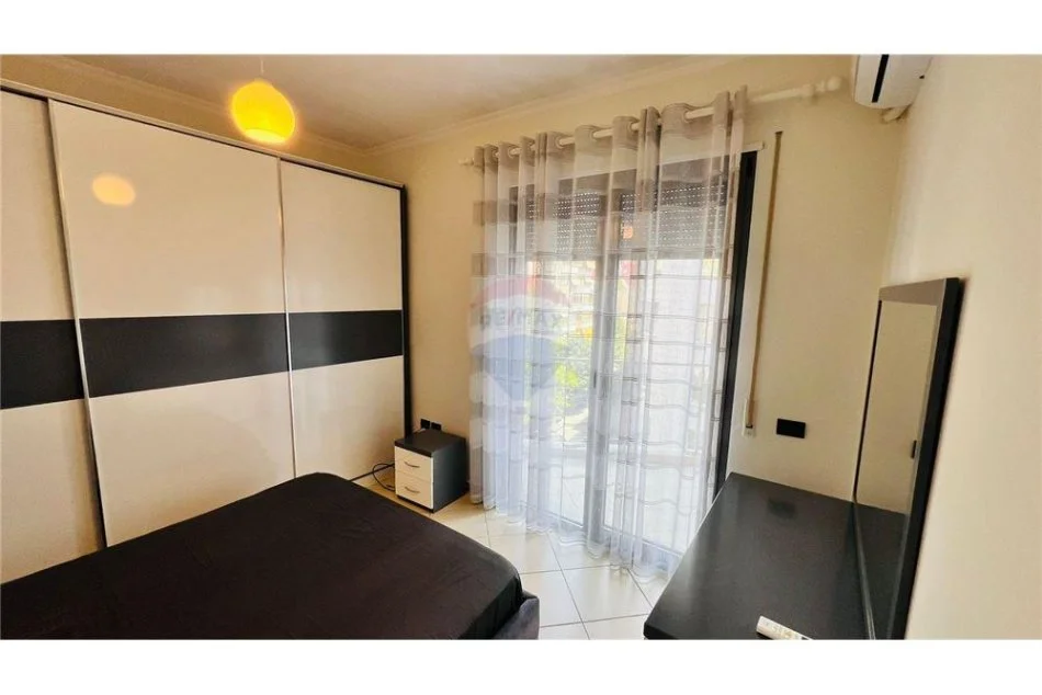 Tirane, jepet me qera apartament 2+1 Kati 3, 120 m² 700 € (Rruga e Kosovareve)