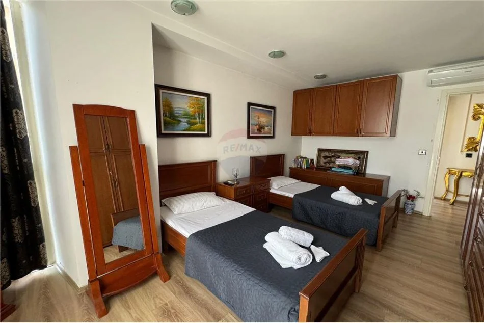 Tirane, jepet me qera apartament duplex Dublex , 130 m² 1.200 € (Komuna e Parisit)