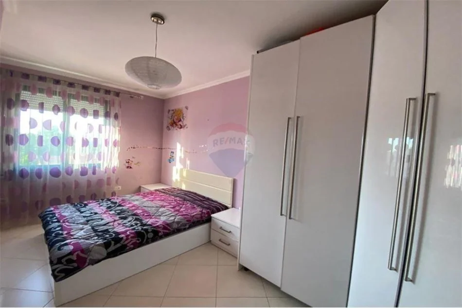 Tirane, jepet me qera apartament 1+1 Kati 4, 70 m² 470 € (Sheshi Willson)