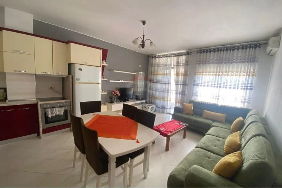 Tirane, jepet me qera apartament 2+1 , 80 m² 350 € (Apartament 2+1 per qira afer Ardenos)