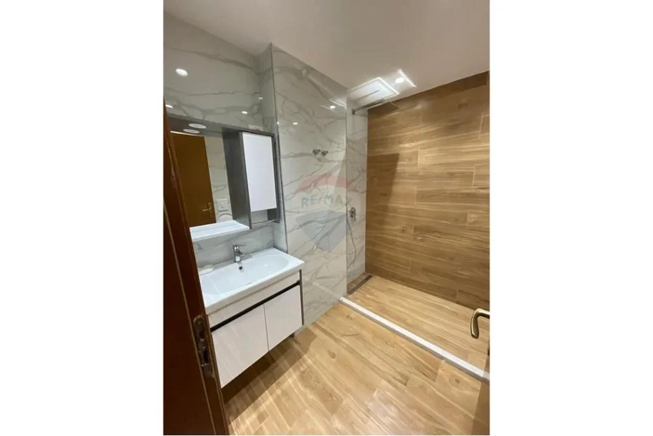 Tirane, jepet me qera apartament 2+1 Kati 7, 113 m² 700 € (Rruga Muhamet Gjollesha - Zogu i Zi)