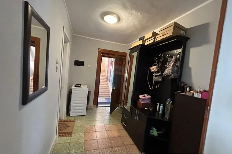 Tirane, shitet apartament 2+1 Kati 4, 92 m² 169.000 € (Rruga e Kavajës)