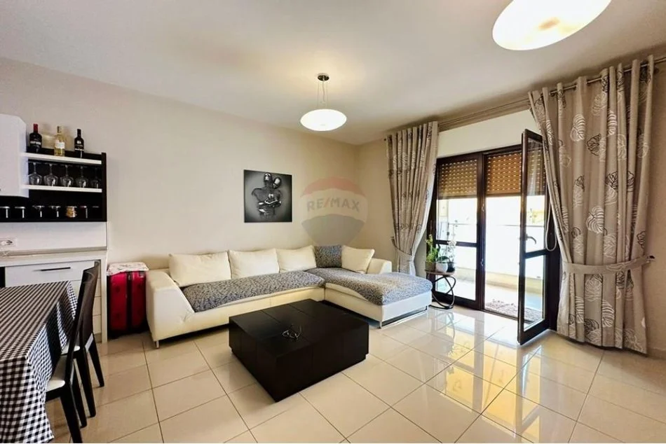 Tirane, shitet apartament 1+1+Ballkon Kati 6, 83 m² 166.000 € (Komuna e Parisit)