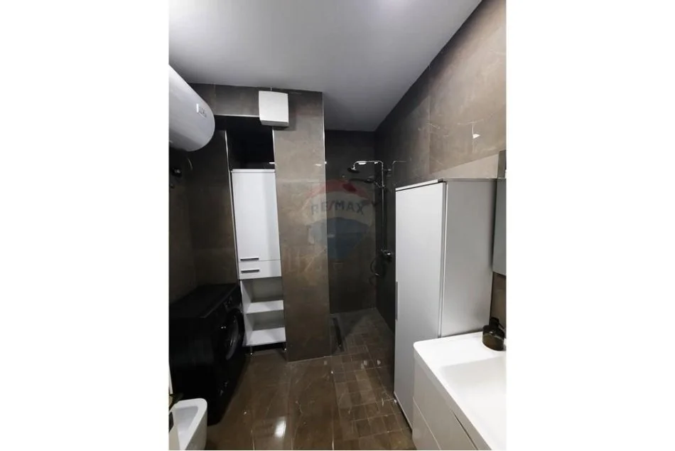 Tirane, jepet me qera apartament 1+1 Kati 6, 70 m² 750 € (Rruga Kajo Karafili)