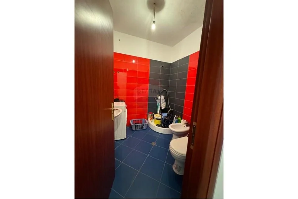 Tirane, shitet apartament 1+1+Aneks+Ballkon Kati 2, 100 m² 127.000 € (Astir)