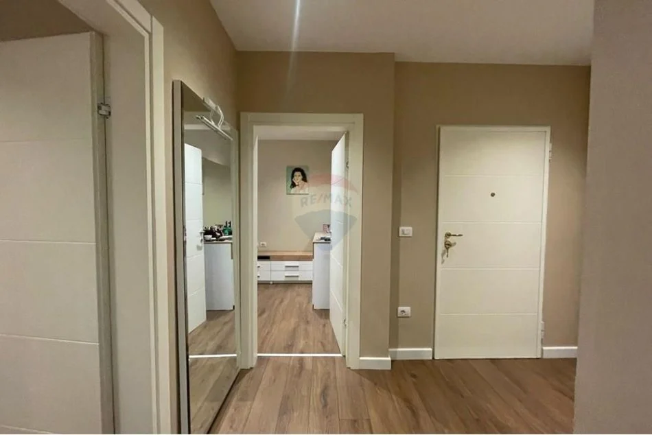 Tirane, jepet me qera apartament 2+1 Kati 8, 107 m² 900 € (Rruga e Elbasanit)
