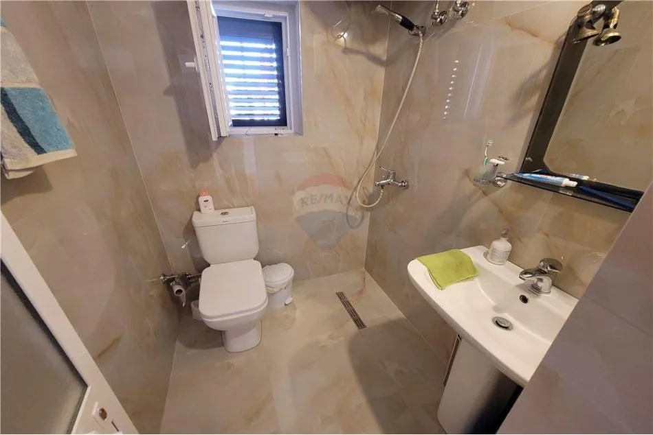 Tirane, jepet me qera apartament 1+1 Kati 1, 81 m² 500 € (Rruga Pjeter Budi - Qyteti Studenti,)