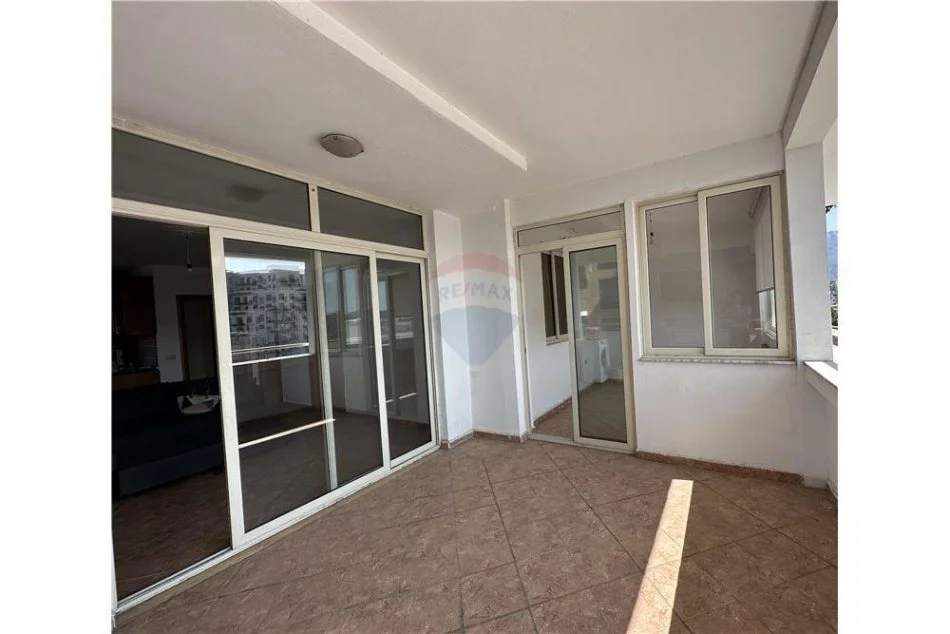 Tirane, jepet me qera apartament 1+1+Aneks+Ballkon Kati 7, 70 m² 470 € (Rruga Beqir Luga - Pazari i Ri)