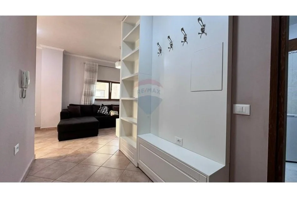 Tirane, jepet me qera apartament 1+1 , 65 m² 520 € (Apartament 1+1 per qira tek Stacioni i Trenit!)