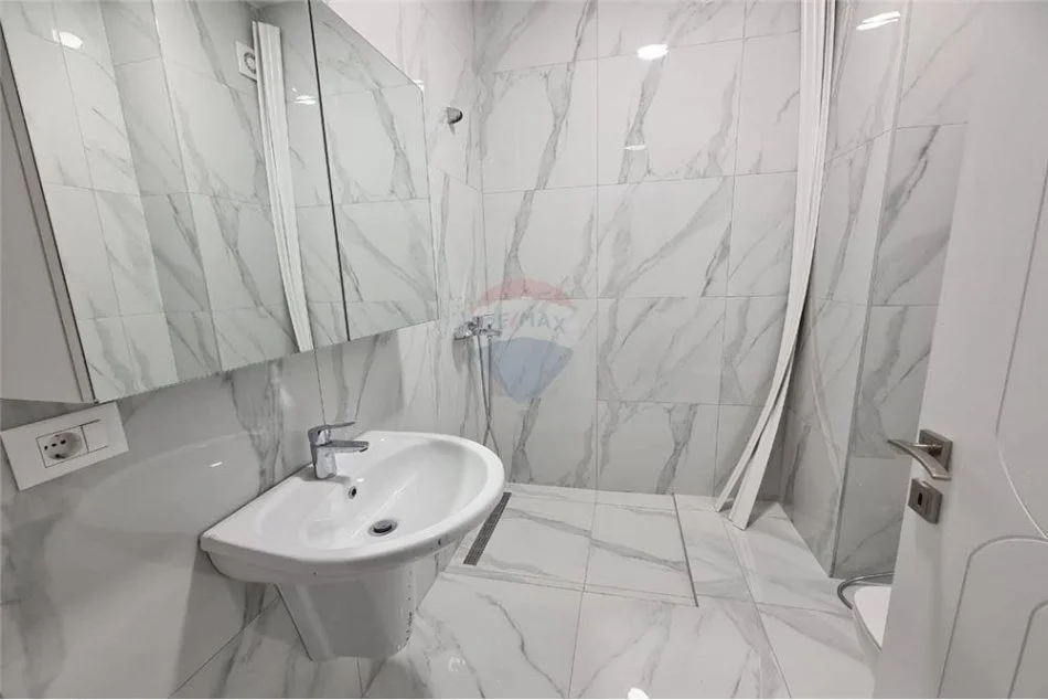 Tirane, jepet me qera apartament 2+1 Kati 5, 1.000 € (Rruga Skenderbeg)