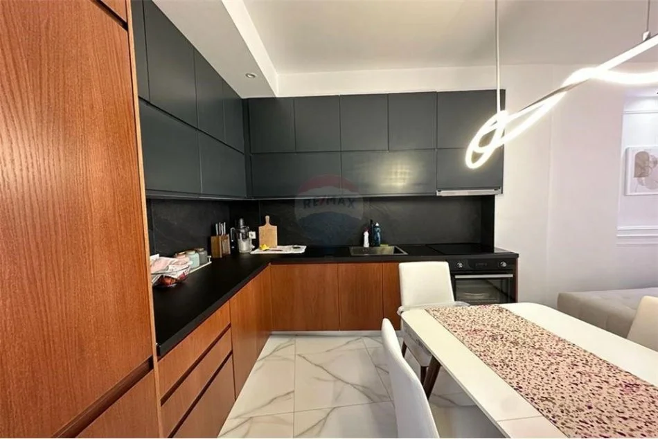 Tirane, shitet apartament 1+1 Kati 2, 80 m² 165.000 € (APARTAMENT 1+1 NE SHITJE NE RRUGEN E DIBRES.)