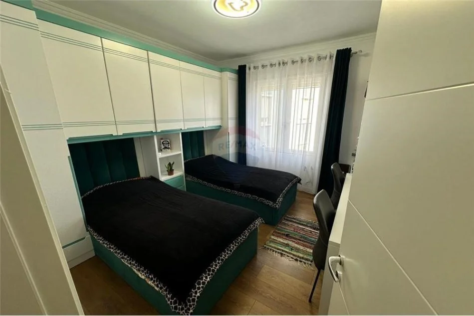 Tirane, shitet apartament 2+1 Kati 2, 122 m² 210.000 € (APARTAMENT 2+1 PER SHITJE TEK KOPSHTI BOTANIK)
