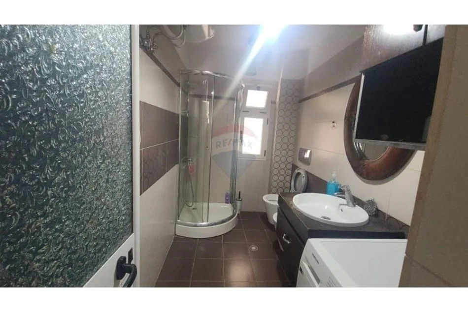 Tirane, jepet me qera apartament 2+1 Kati 2, 85 m² 500 € (Apartament 2+1 per qira te rruga e Elbasanit)