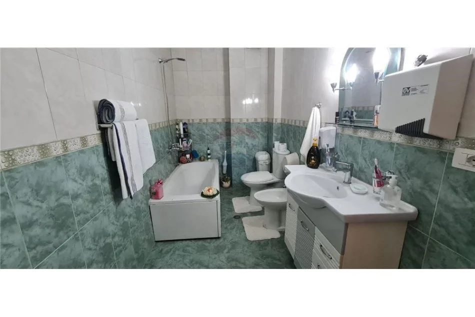 Tirane, jepet me qera apartament 2+1 , 78 m² 650 € (Apartament 2+1 tek Kopshti Botanik!)