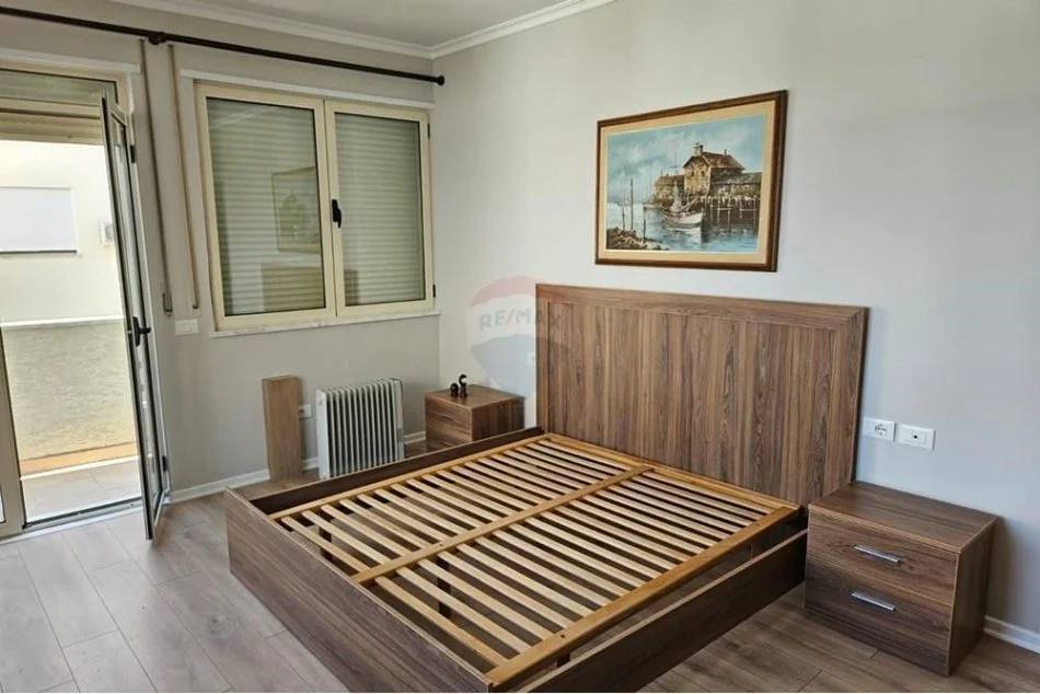 Tirane, jepet me qera apartament 2+1 , 110 m² 850 € (Apartament 2+1+post parkimi tek Liqeni i Thate!)