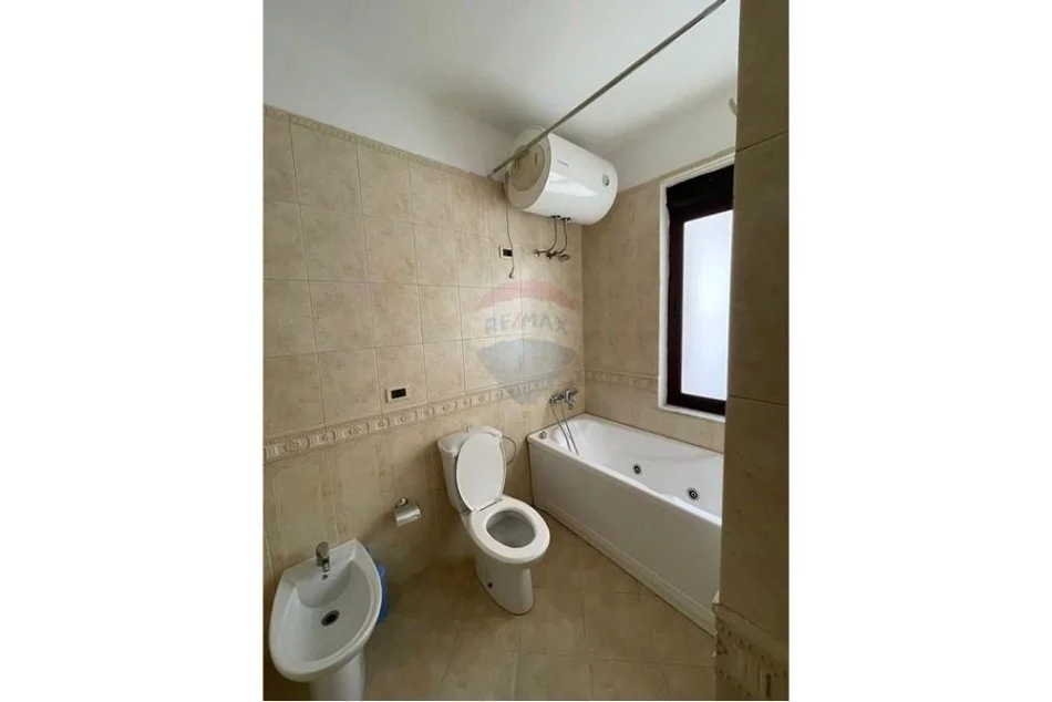 Tirane, jepet me qera apartament 2+1+Aneks+Ballkon Kati 8, 145 m² 800 € (Bllok - Libri Universitar)