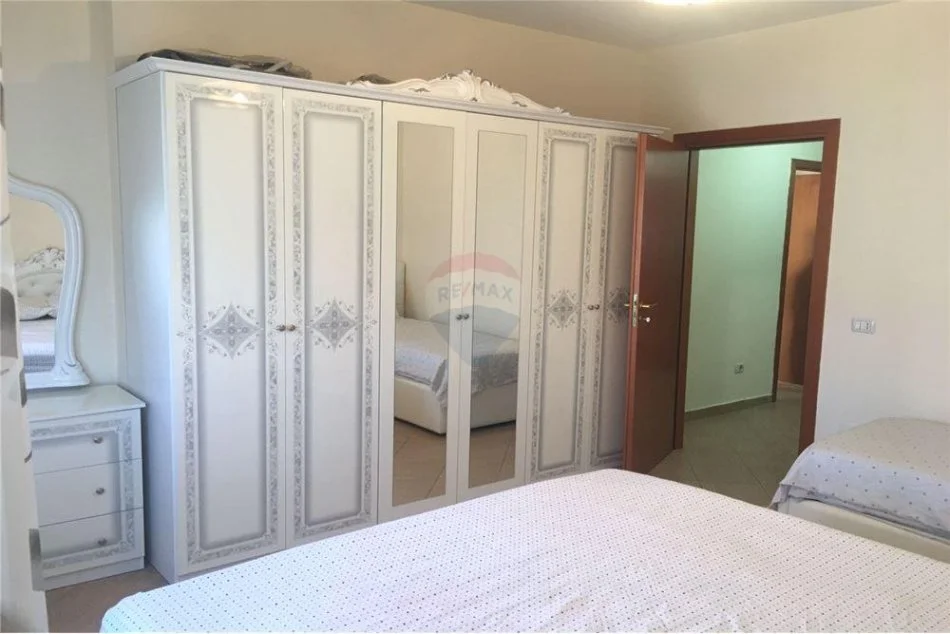 Tirane, jepet me qera apartament 1+1 Kati 9, 65 m² 550 € (Komuna e Parisit)