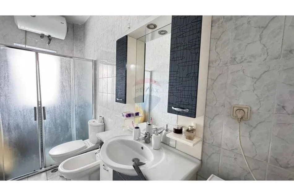 Tirane, shitet apartament 3+1 Kati 2, 156 m² 245.000 € (Apartament 3+1 per shitje tek Rruga Bardhyl!)