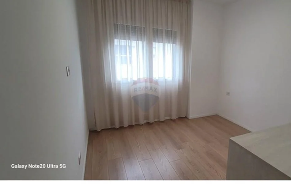 Tirane, jepet me qera apartament 2+1 Kati 3, 98 m² 650 € (Kopshti Botanik)