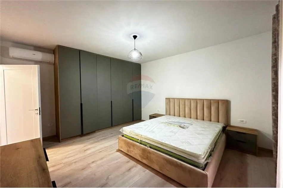 Tirane, jepet me qera apartament 2+1 , 110 m² 900 € (Jepet apartament 2+1+2 me qira tek Liqeni i Thate)