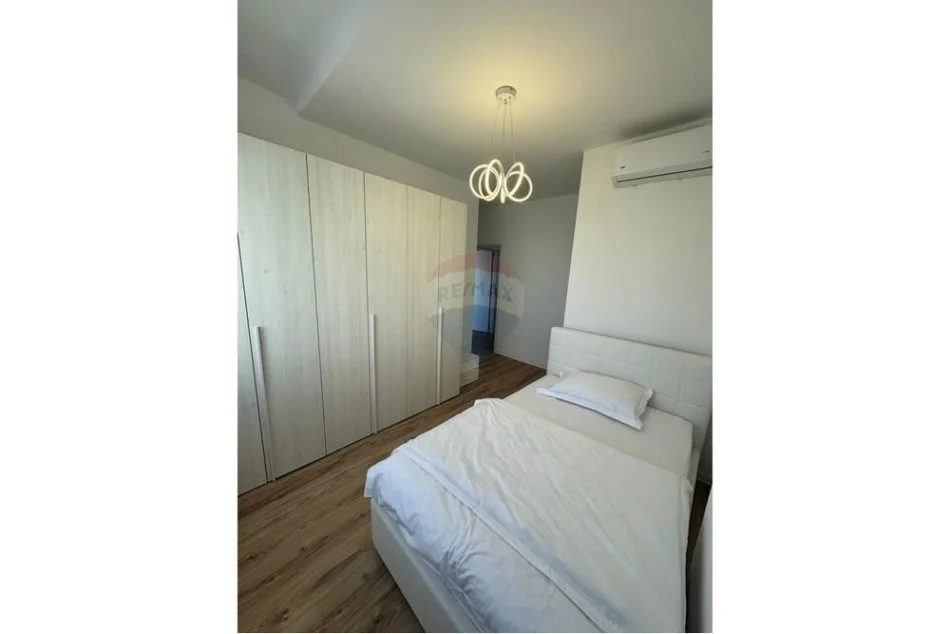 Tirane, jepet me qera apartament 2+1 Kati 3, 116 m² 700 € (Apartament 2+1+2 me qera prane Kompleksit Star)