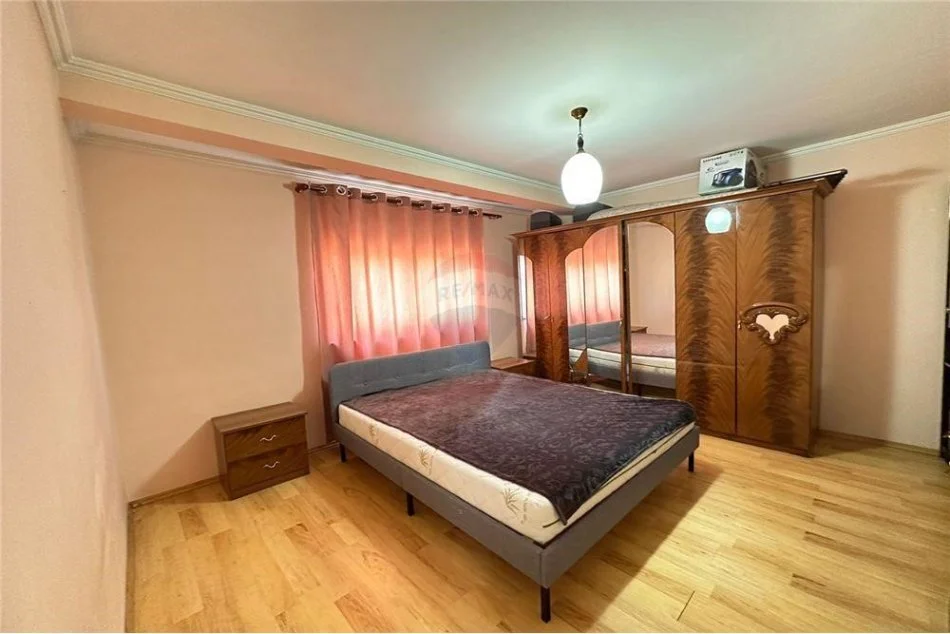 Tirane, jepet me qera apartament 3+1 , 105 m² 700 € (Apartament 3+1+2 tek Mine Peza!)