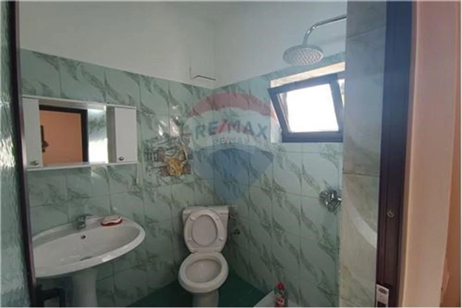 Tirane, jepet me qera apartament 2+1 Kati 2, 101 m² 600 € (Apartament 2+1+2 me qera tek Mine Peza)