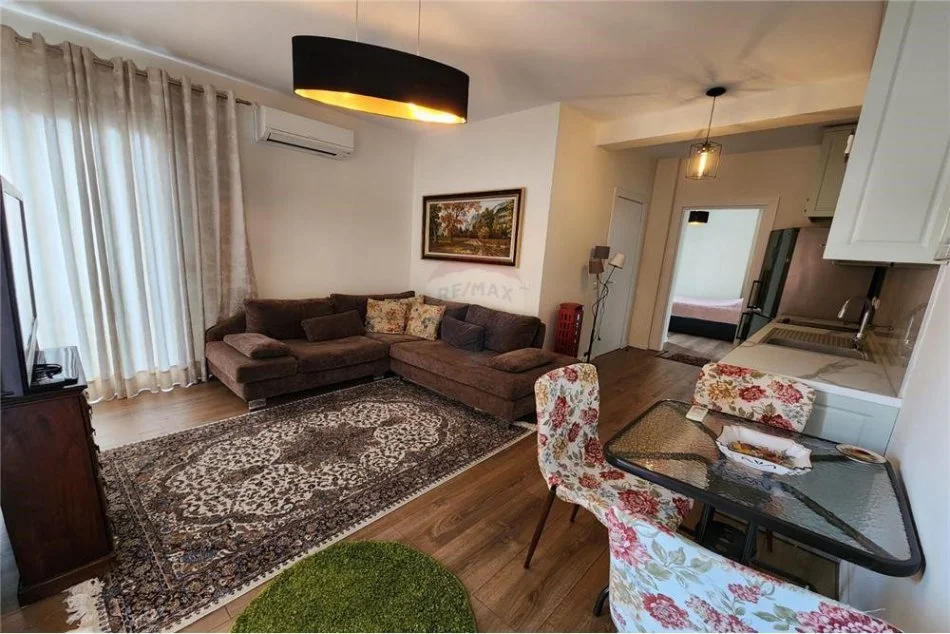 Tirane, jepet me qera apartament 1+1 Kati 4, 58 m² 500 € (Apartament 1+1 per qira te 21 Dhjetori!)