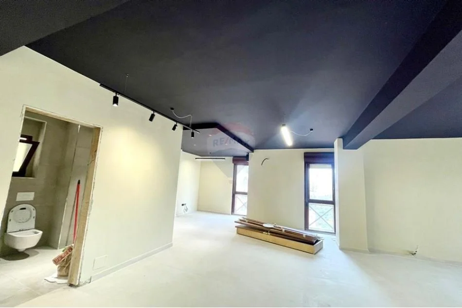 Tirane, jepet me qera zyre Kati 8, 155 m² 2.000 € (Torre Drini Qender)