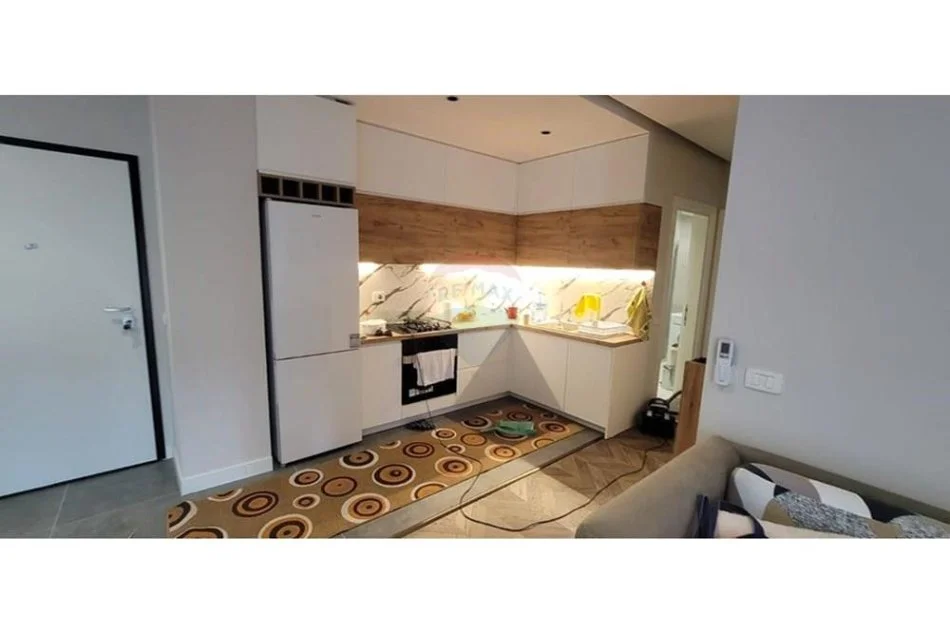 Tirane, jepet me qera apartament 2+1 Kati 8, 95 m² 700 € (Don Bosko)