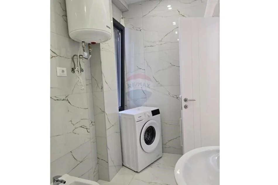 Tirane, jepet me qera apartament 1+1 Kati 5, 75 m² 650 € (Apartament 1+1 me qira Kodra Diellit)