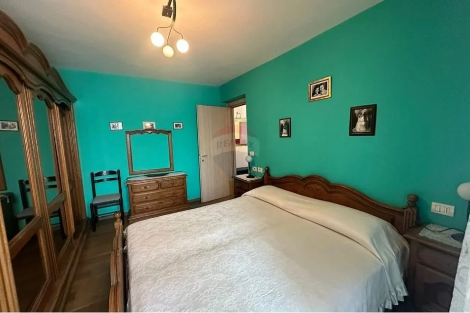 Tirane, jepet me qera apartament 3+1 Kati 4, 90 m² 950 € (Apartament 3+1 me qira në zemër të Tiranës!)