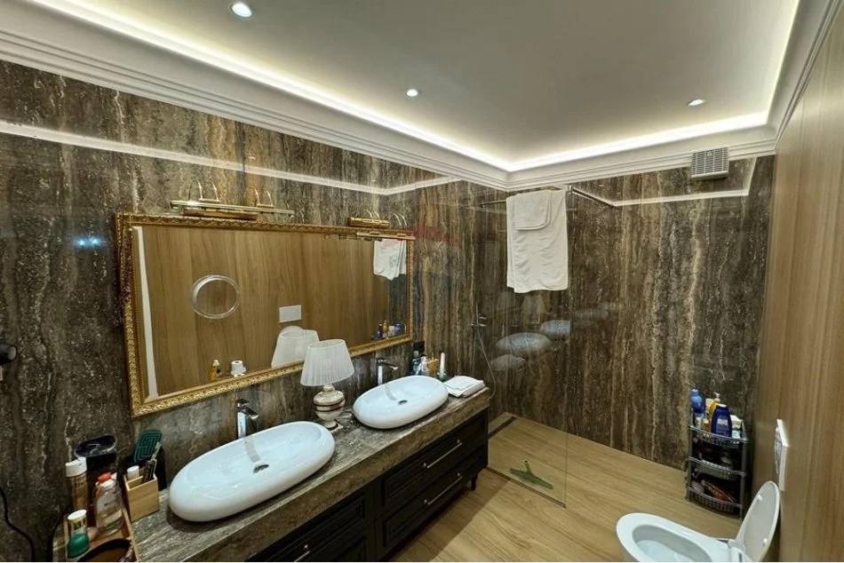 Tirane, shitet apartament 4+1 Kati 7, 266 m² 750.000 € (Rruga e Dibrës - Selvia)