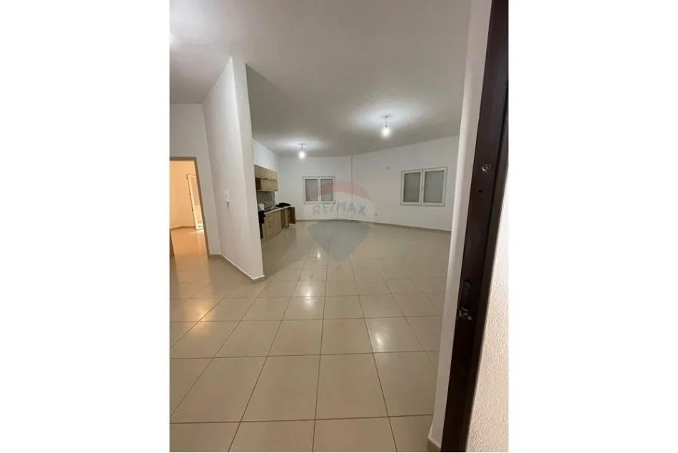 Tirane, jepet me qera apartament 2+1 Kati 1, 112 m² 500 € (Liqeni i Thatë)