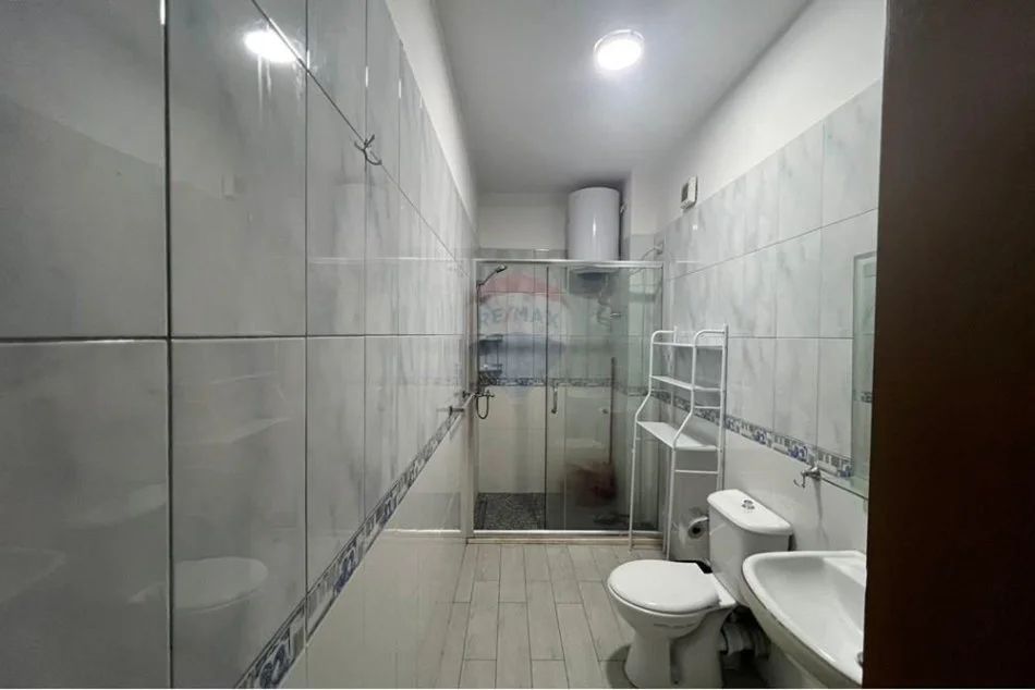 Tirane, jepet me qera apartament 2+1 Kati 2, 110 m² 750 € (Rruga e Elbasanit)
