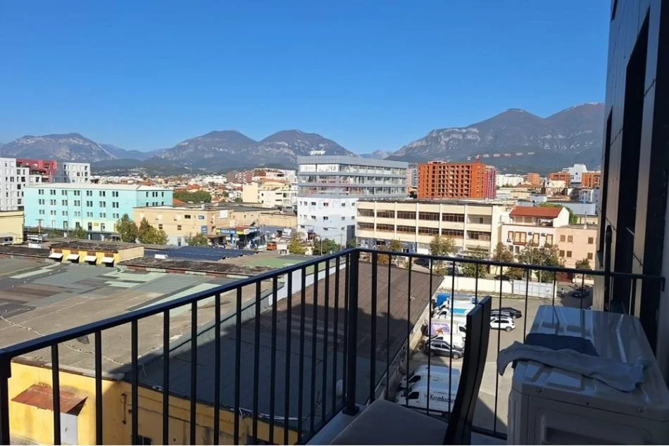 Tirane, jepet me qera apartament 2+1 Kati 5, 110 m² 750 € (Stacioni i Trenit)