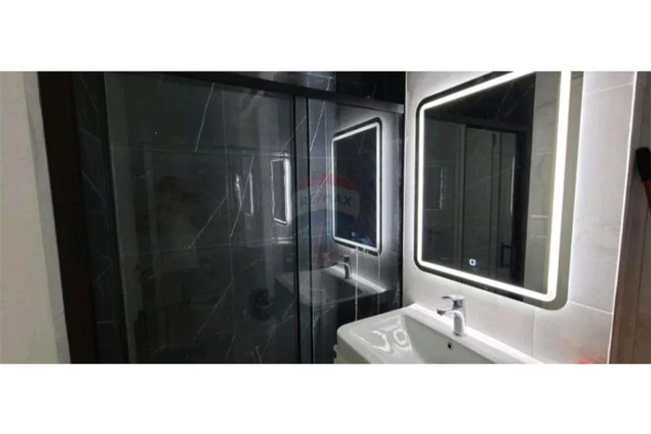 Tirane, jepet me qera apartament 1+1 Kati 8, 56 m² 550 € (21 Dhjetori - Kompleksi Kontakt)