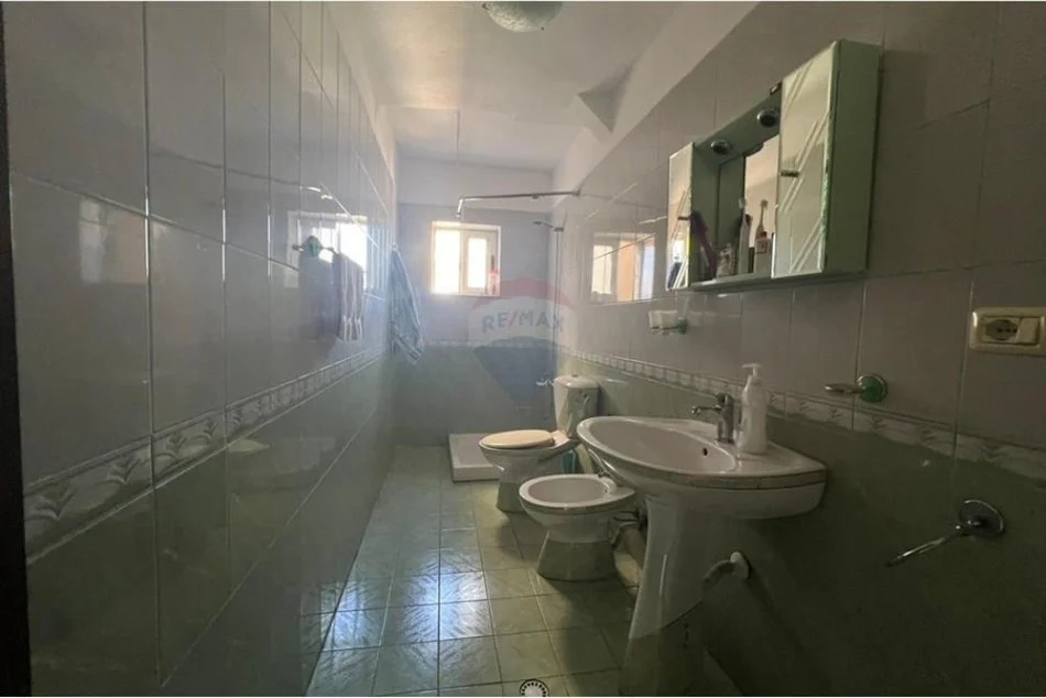 Tirane, shitet apartament 3+1 Kati 5, 80 m² 105.000 € (Brryli - Rruga Bardhyl,)