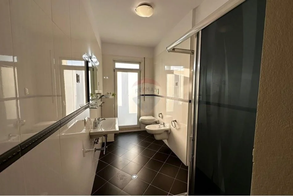 Tirane, jepet me qera apartament 1+1 Kati 5, 85 m² 800 € (Myslym Shyri,)