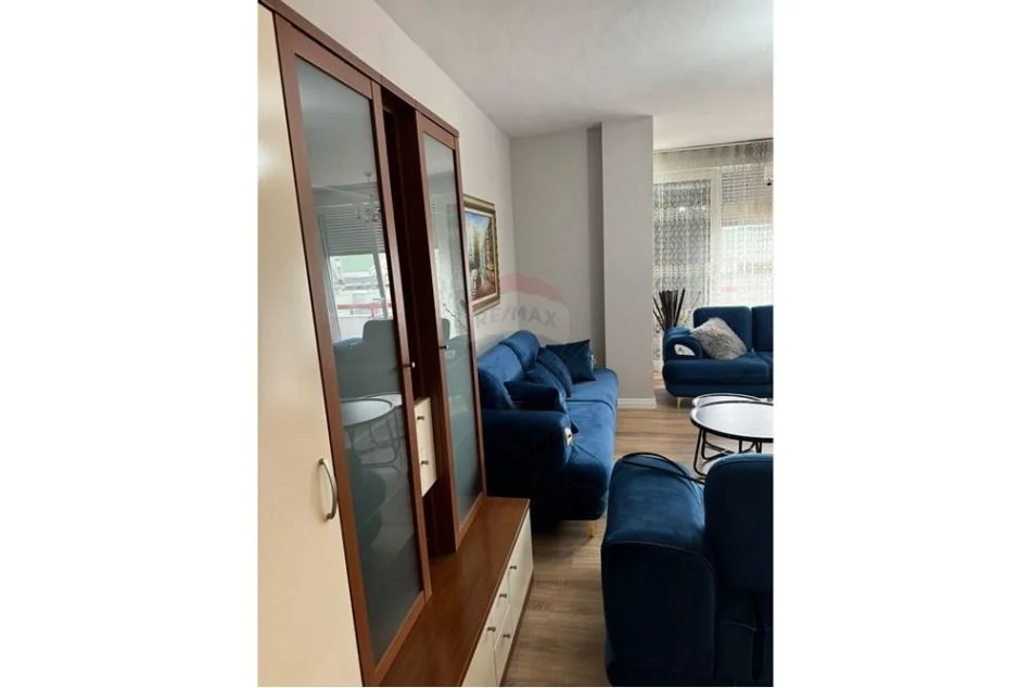 Tirane, jepet me qera apartament 2+1 , 117 m² 800 € (Liqeni i Thatë)