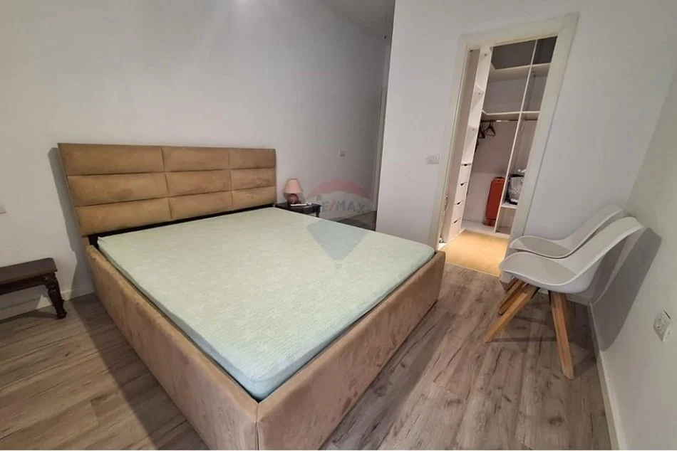 Tirane, jepet me qera apartament 2+1 , 100 m² 600 € (Jordan Misja,)