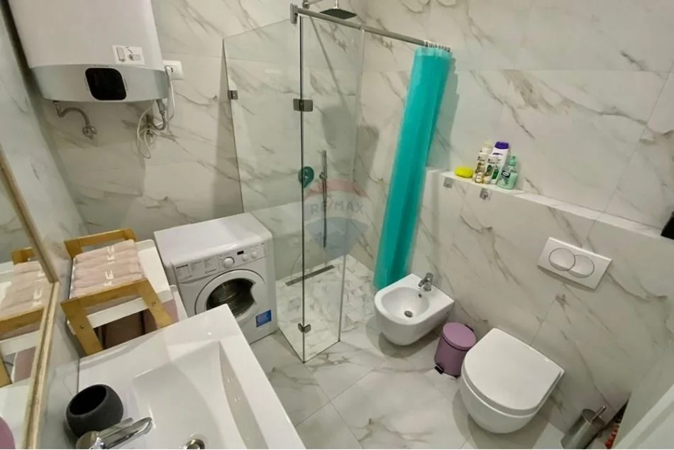 Tirane, jepet me qera apartament 1+1+Aneks+Ballkon Kati 4, 65 m² 700 € (21 Dhjetori,)