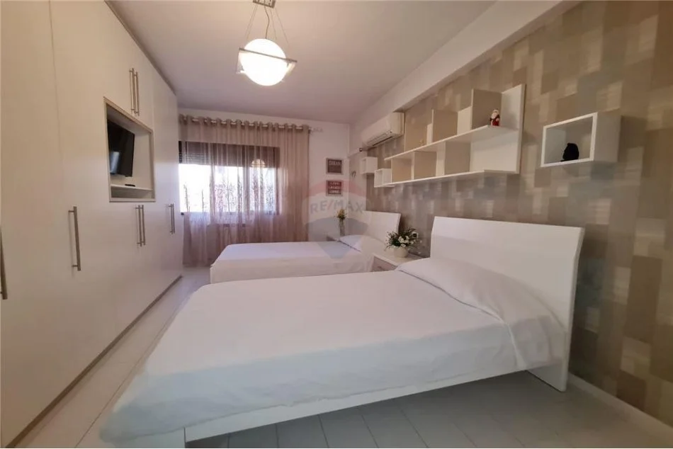 Tirane, jepet me qera apartament 2+1 Kati 5, 105 m² 750 € (Skender Luarasi - Komuna e Parisit)