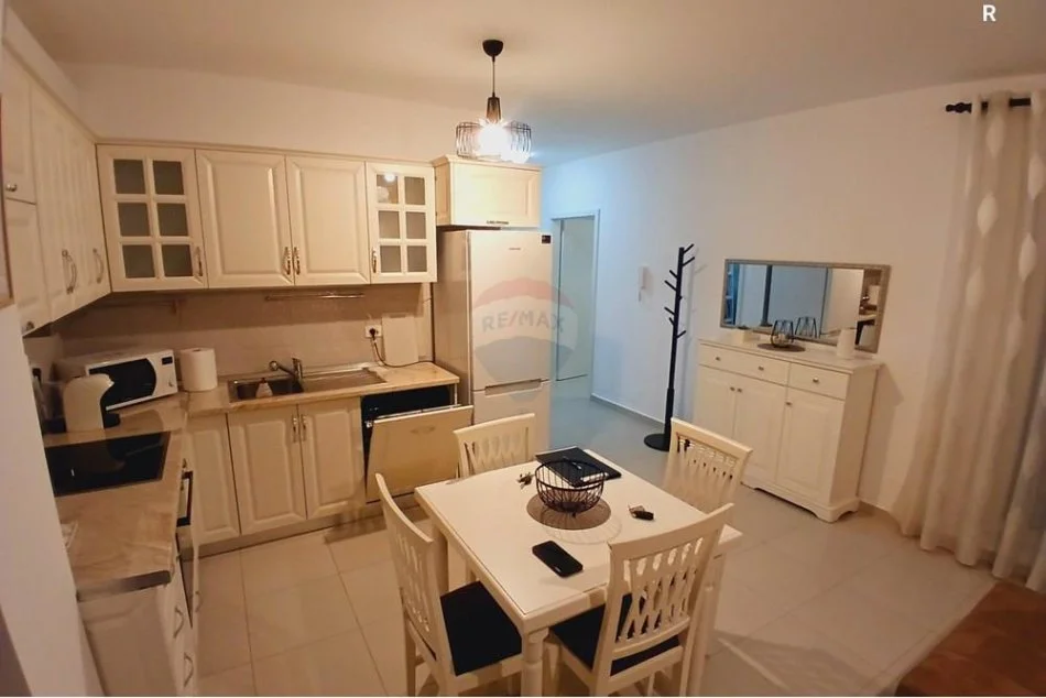 Tirane, jepet me qera apartament 1+1 Kati 7, 60 m² 600 € (Ndre Mjeda - Kompleksi Kontakt)