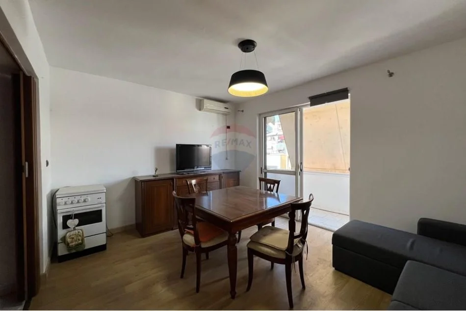 Tirane, shes apartament 3+1 Kati 4, 94 m² 145.000 € (APARTAMENT 3+1 PER SHITJE TE GJIMNAZI PARTIZANI!)
