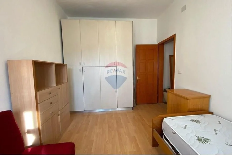 Tirane, jepet me qera apartament 1+1 Kati 2, 55 m² 550 € (Qendër)