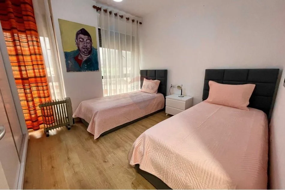 Tirane, shitet apartament 2+1 Kati 7, 92 m² 149.900 € (Ali Demi,)