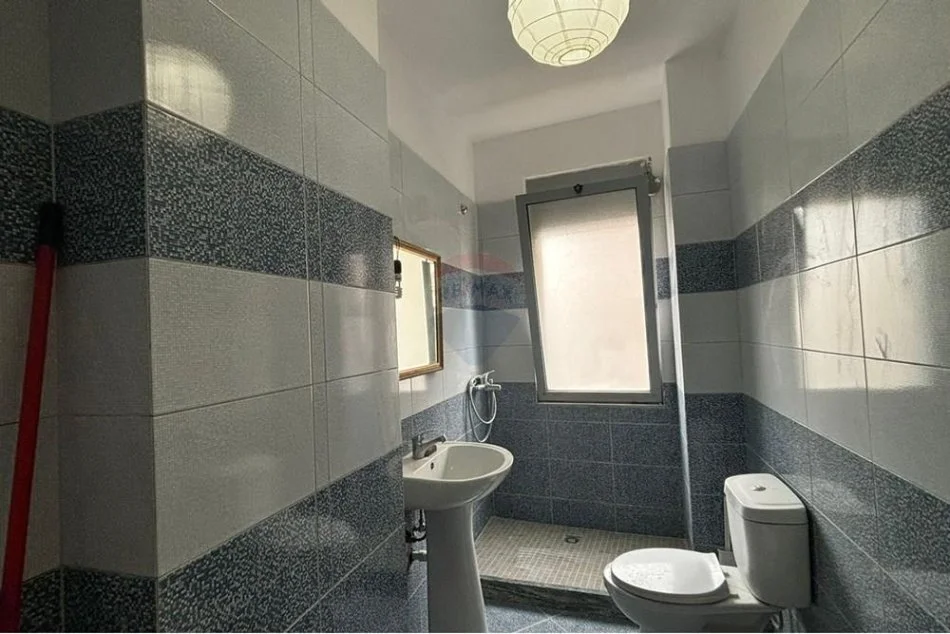 Tirane, jepet me qera apartament 2+1 Kati 3, 102 m² 450 € (Astir)