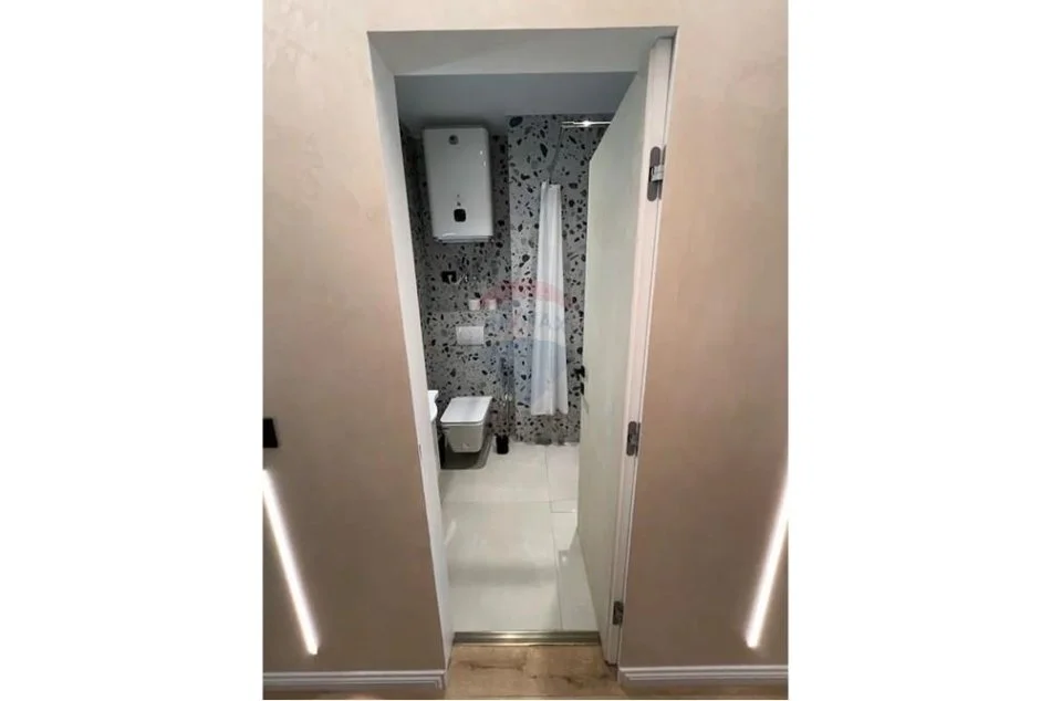 Tirane, jepet me qera garsonier , 40 m² 550 € (Rruga e Kavajës,)