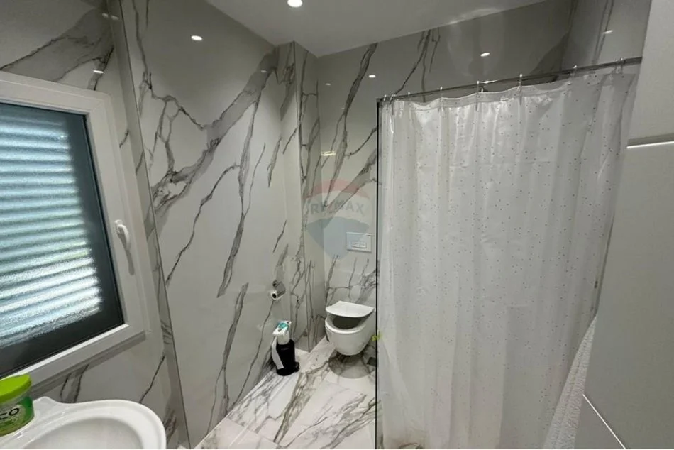 Tirane, jepet me qera apartament 3+1 , (Rezidenca LAKELAND)